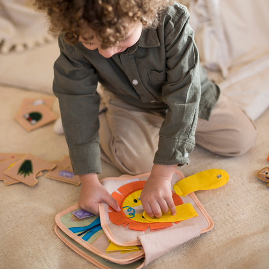 Limited Edition: Lion Busy Book + Beach Busy Mat