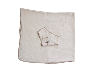 Blanket & bib